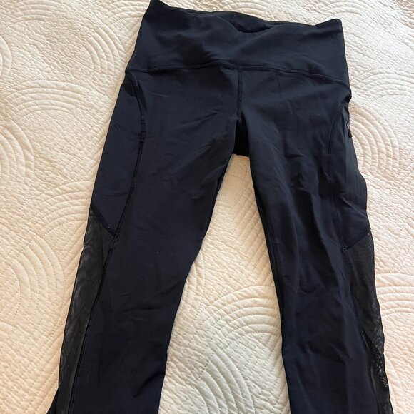 Lululemon cropped leggings with Mesh Side - Picture 1 of 5